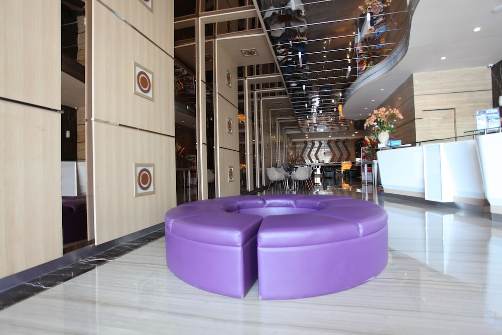 W Three Premier Hotel Makassar 20/29