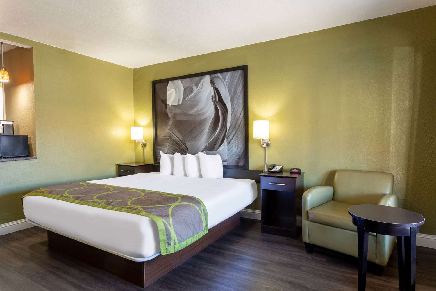 Super 8 by Wyndham NAU/Downtown Conference Center 14/30