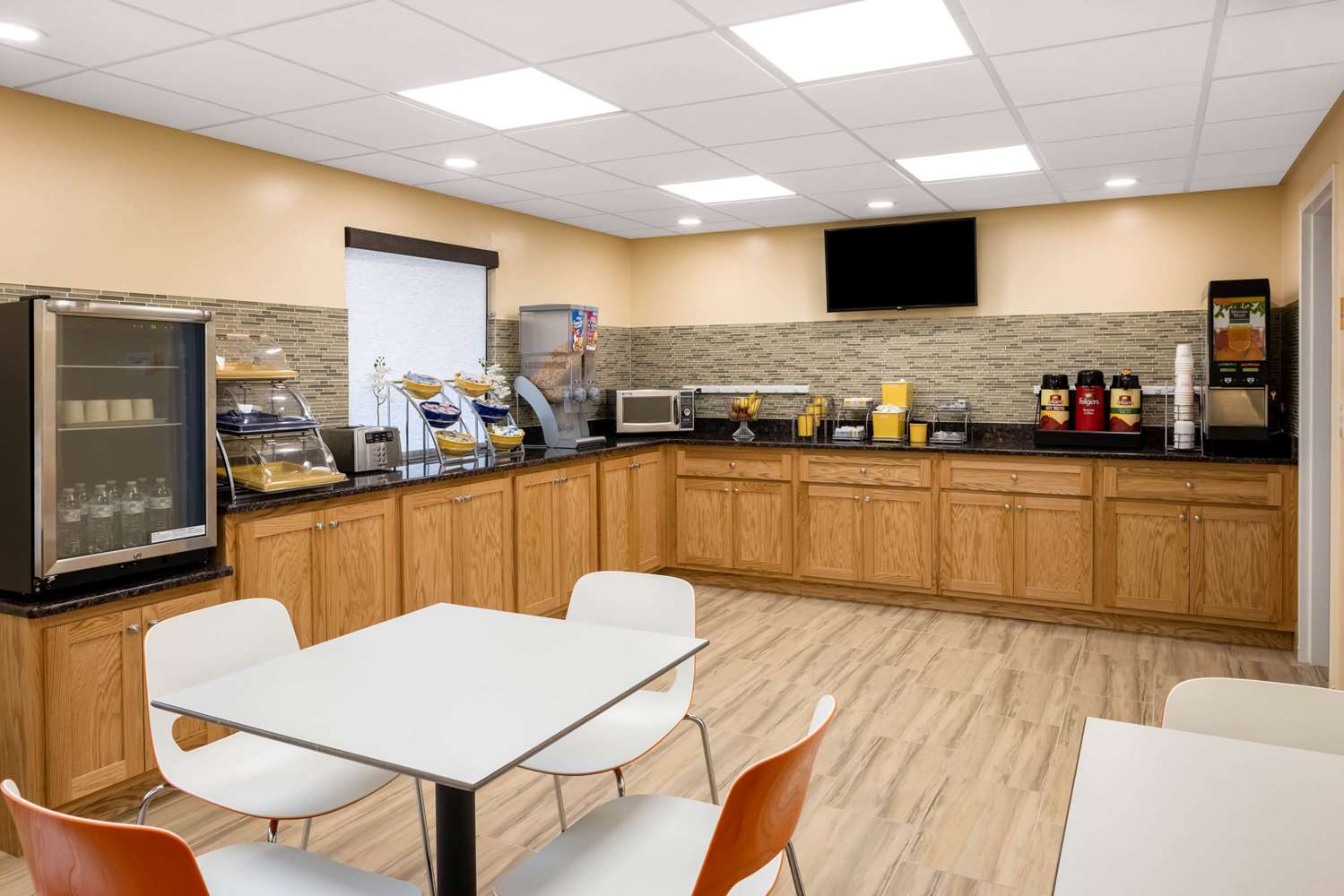 restaurant cafeteria
