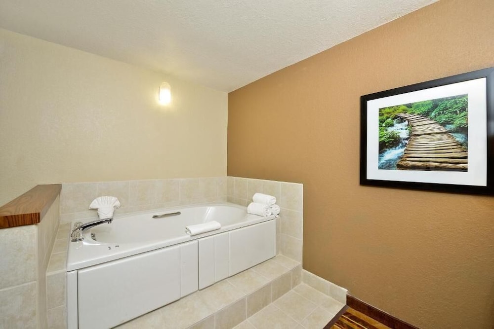 Rock Island Inn & Suites Marshalltown 55/55