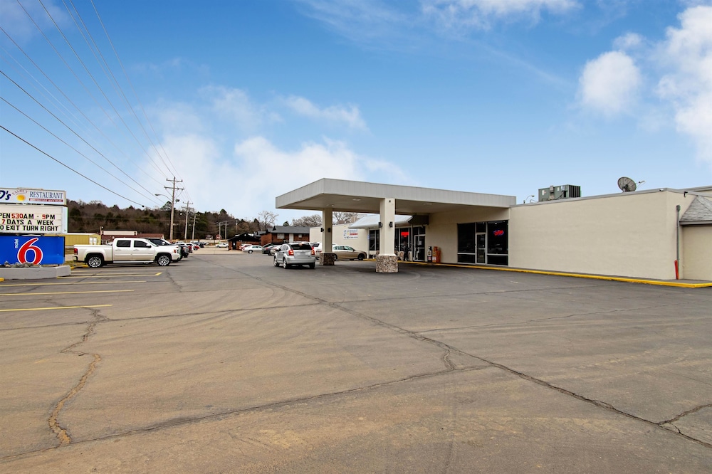 Motel6 Alma, AR 48/60