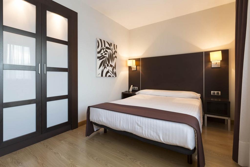 Room, Double Bed