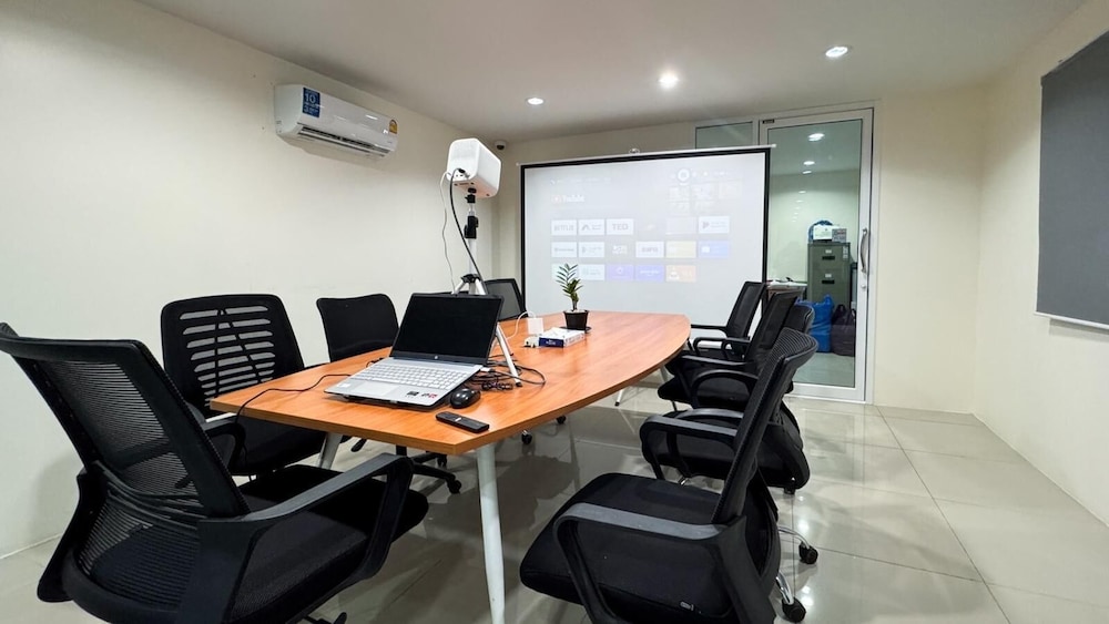 Quality Beach Resorts and Spa Patong 33/42