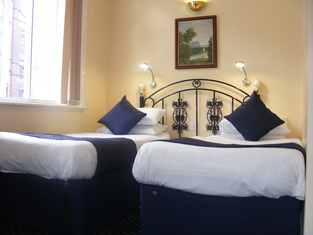 ROOM, TWIN BEDS