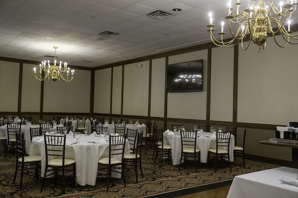 The Stables Inn and Suites 52/57