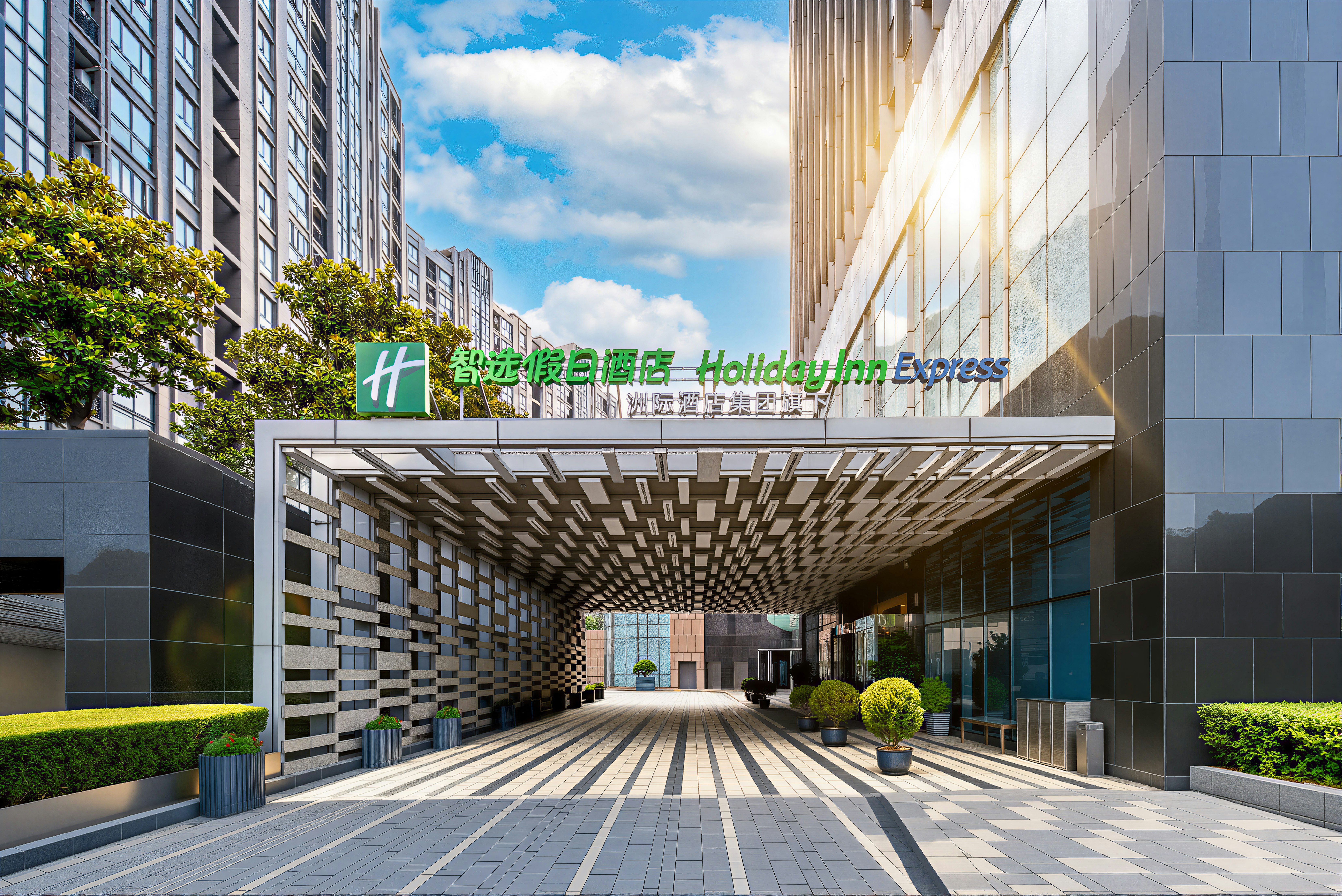 HOLIDAY INN EXPRESS SHANGHAI JINSHA 45/50