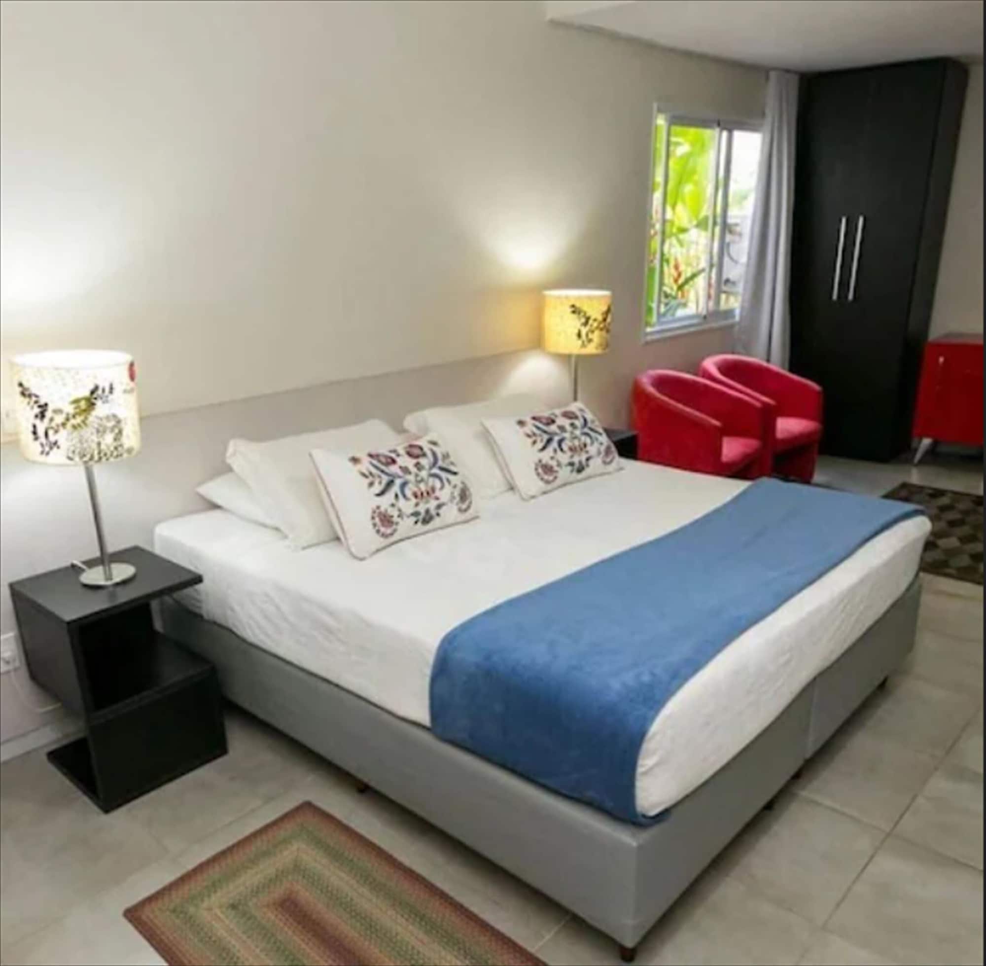 LUXURY, DOUBLE BED, BATHTUB