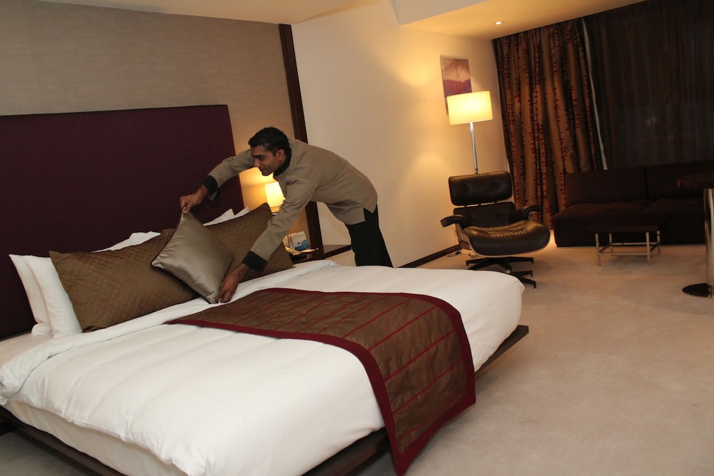 Radisson Blu Plaza Hotel Hyderabad Banjara Hills 18/73
