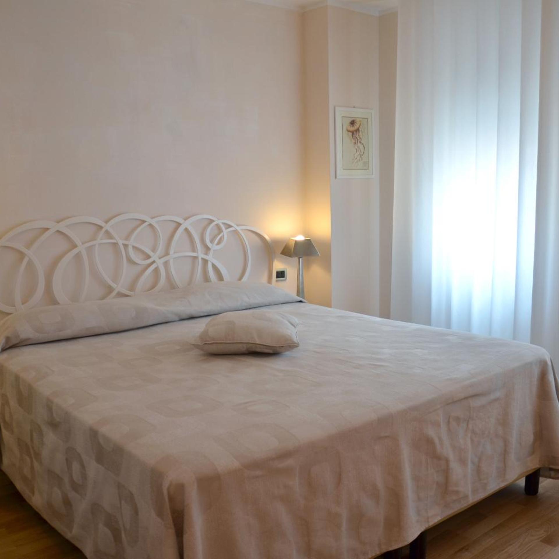 SUPERIOR, DOUBLE BED