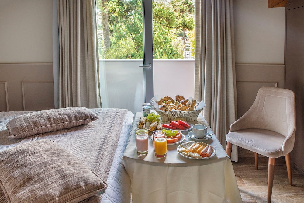 HOTEL ESTORIL 68/73