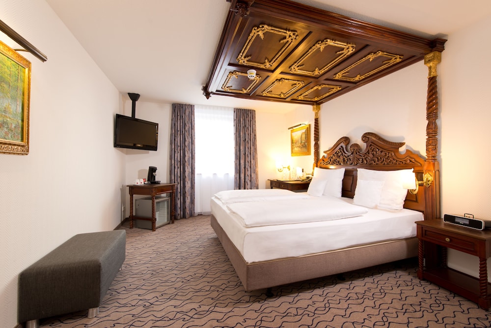 CLUB, COURTYARD, DOUBLE BED, WITH VIEW