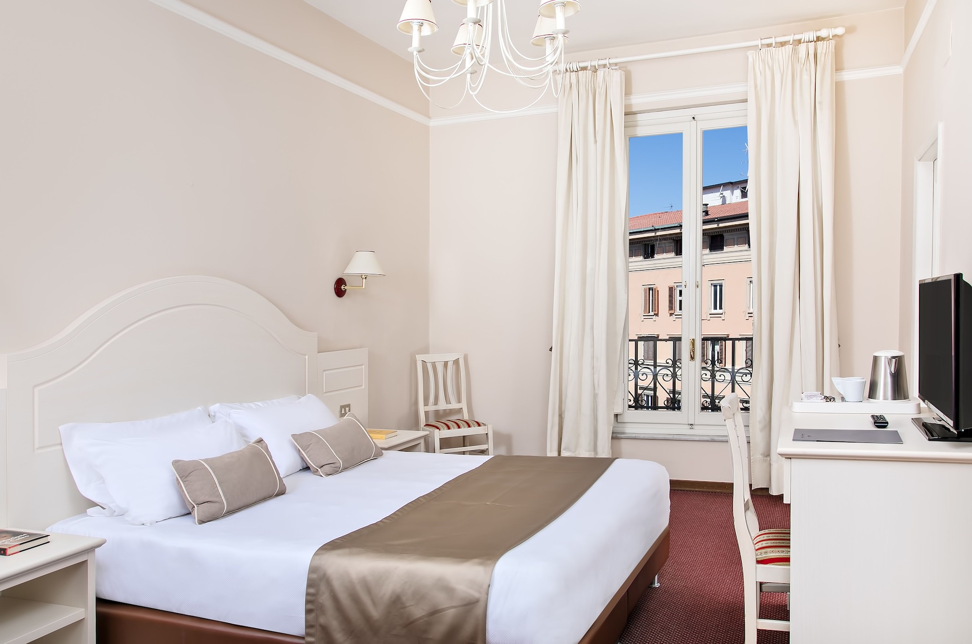DELUXE, DOUBLE OR TWIN BED