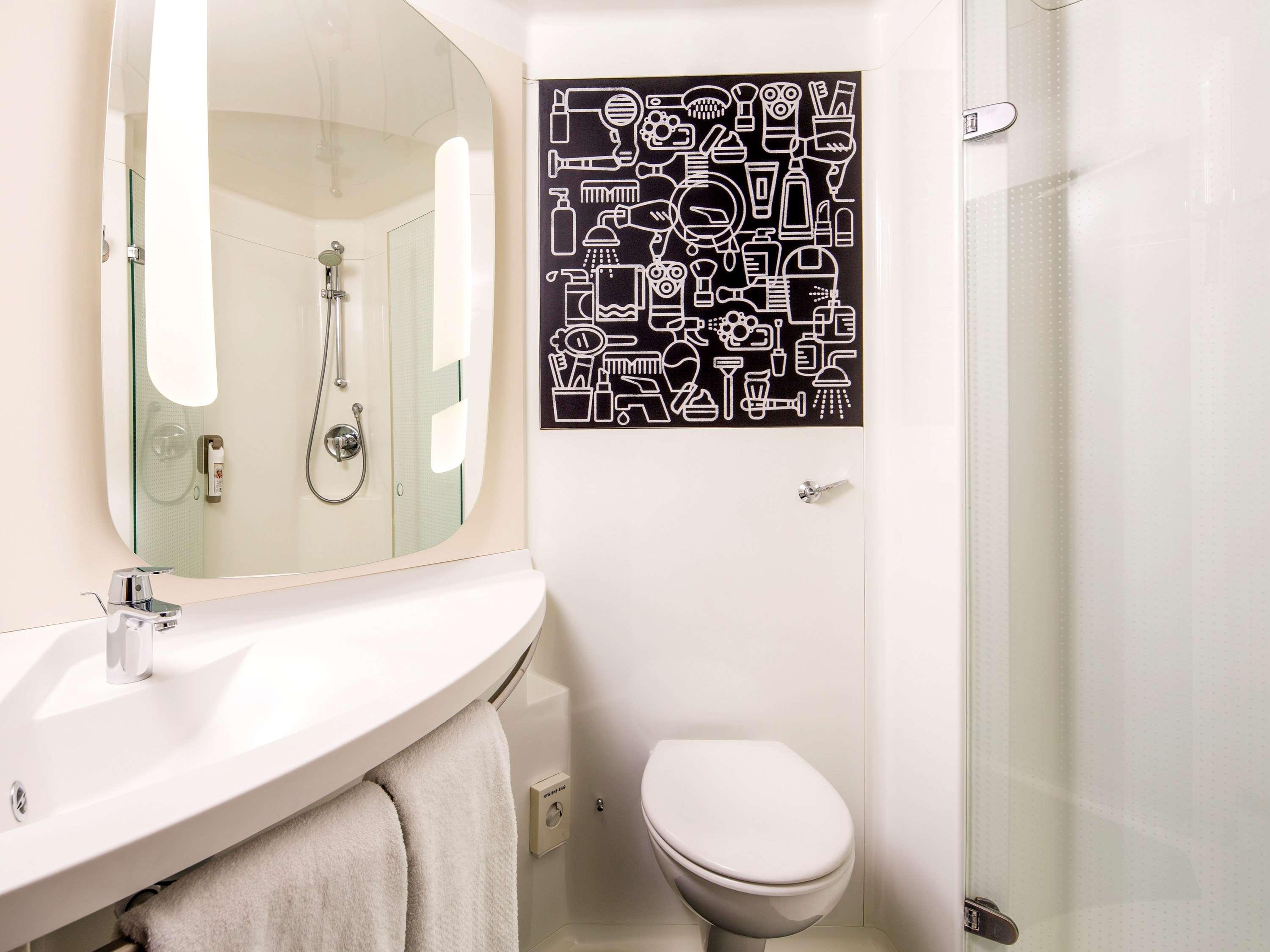 Family, Double Bed, with Extra Bed, ibis London Wembley 6/7