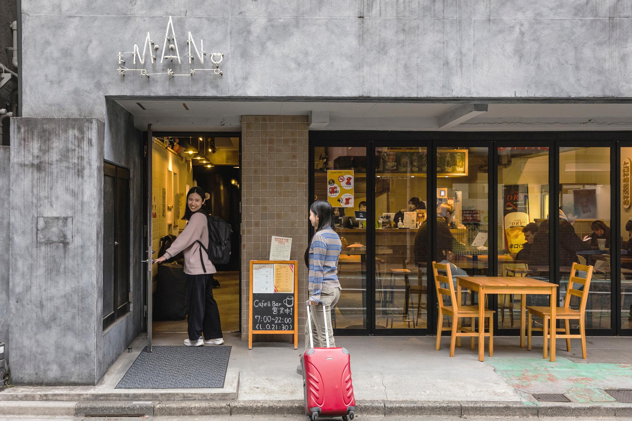 FAMILY, SHARED BATHROOM