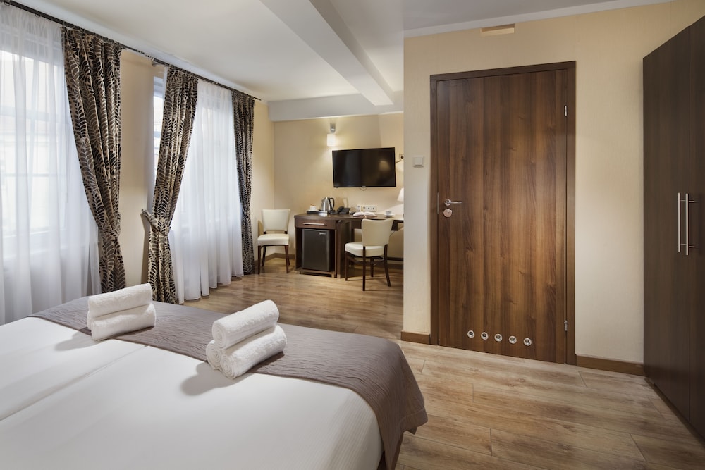STANDARD, DOUBLE OR TWIN BED