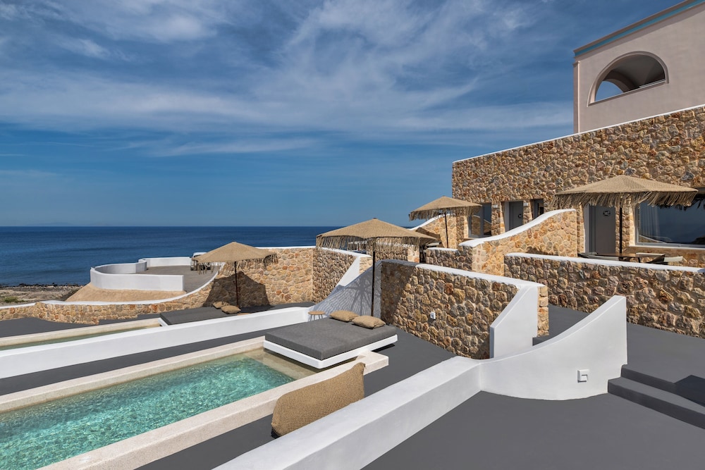 Aelia Luxury Suites 48/50