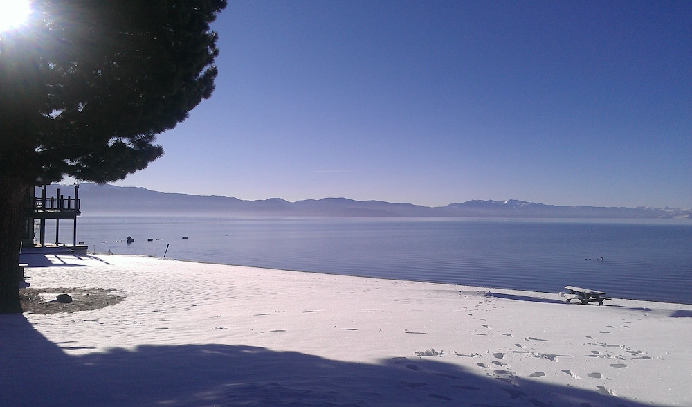 Mourelatos Lakeshore Resort 49/63