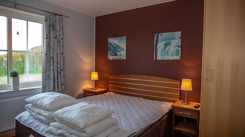 Suite, Apartment, 1 Queen and 3 Single Beds