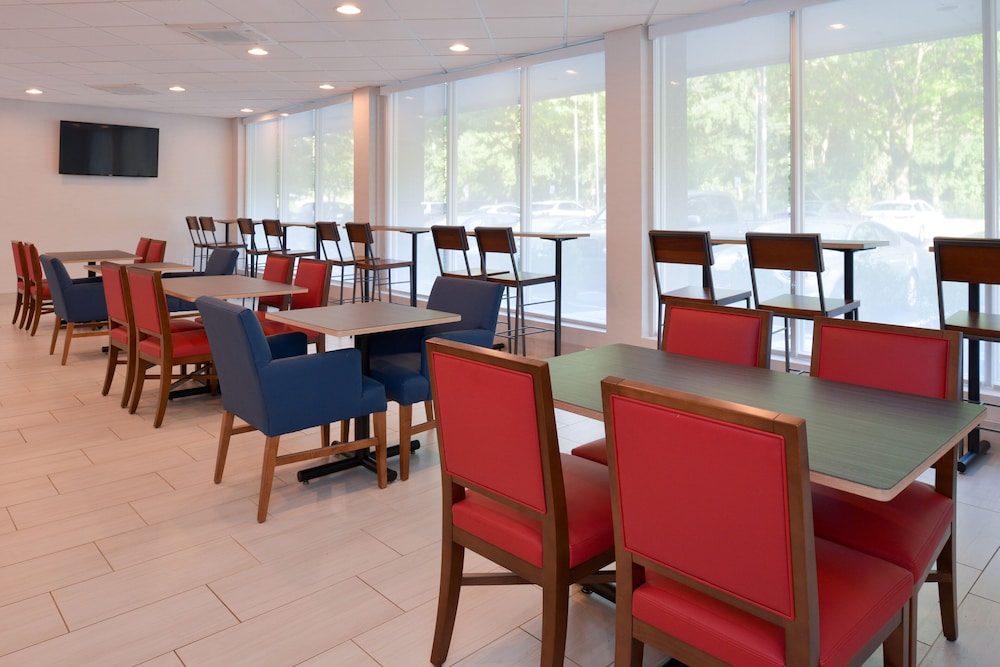 Holiday Inn Express Towson Baltimore North 52/63