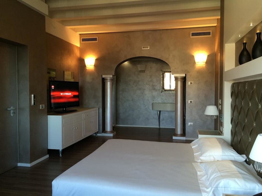 junior suite, jetted tub