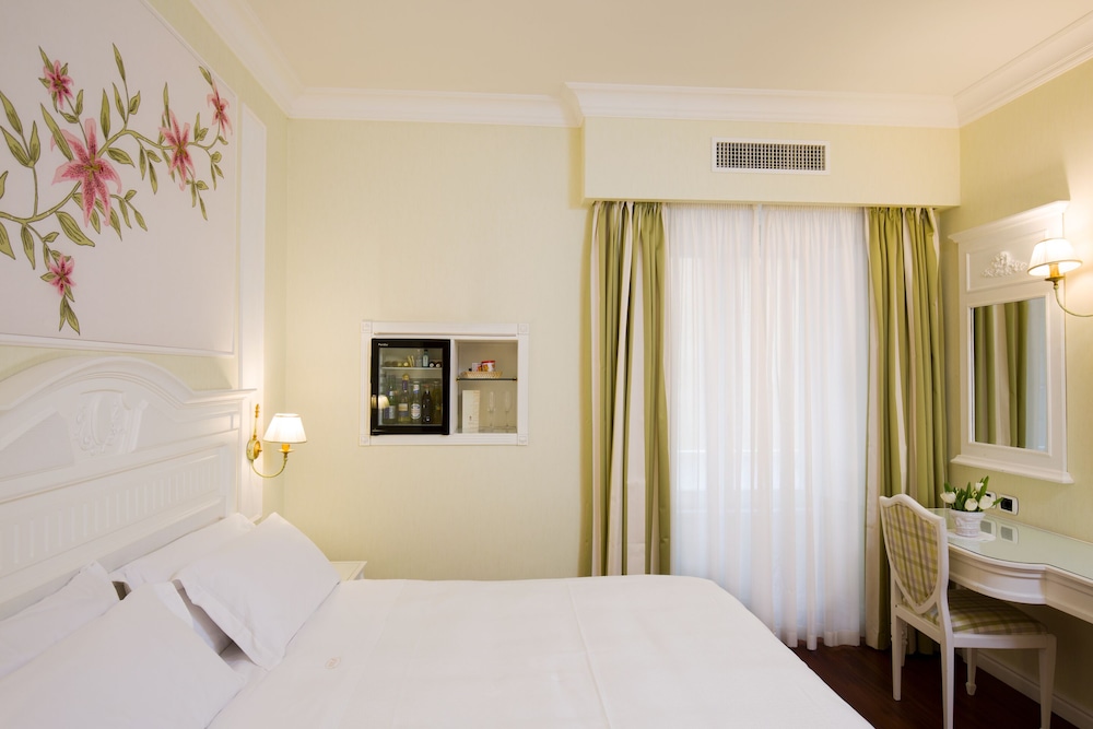 غرفة كلاسيكية بسرير مزدوج، Palazzo Alabardieri 3/10