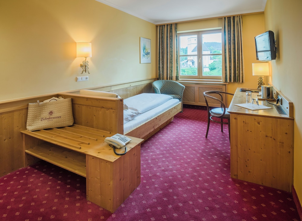 HOTEL TIEFENBRUNNER 17/66