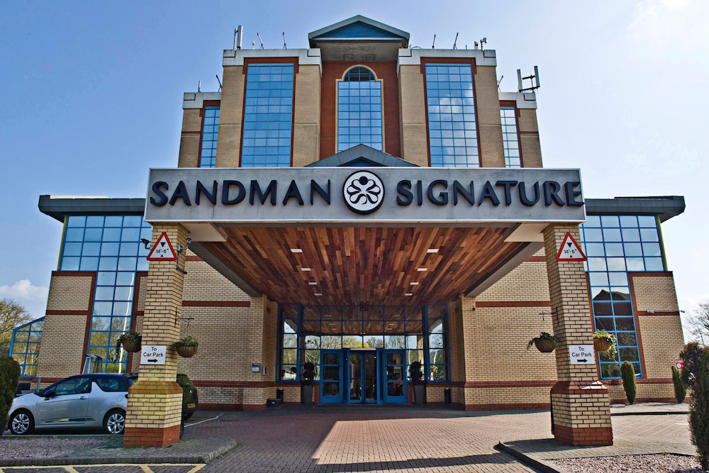 Sandman Signature London Gatwick Hotel 2/85