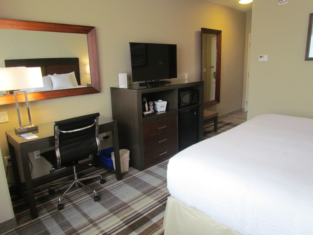 Fairfield Inn & Suites by Marriott Airdrie 7/54