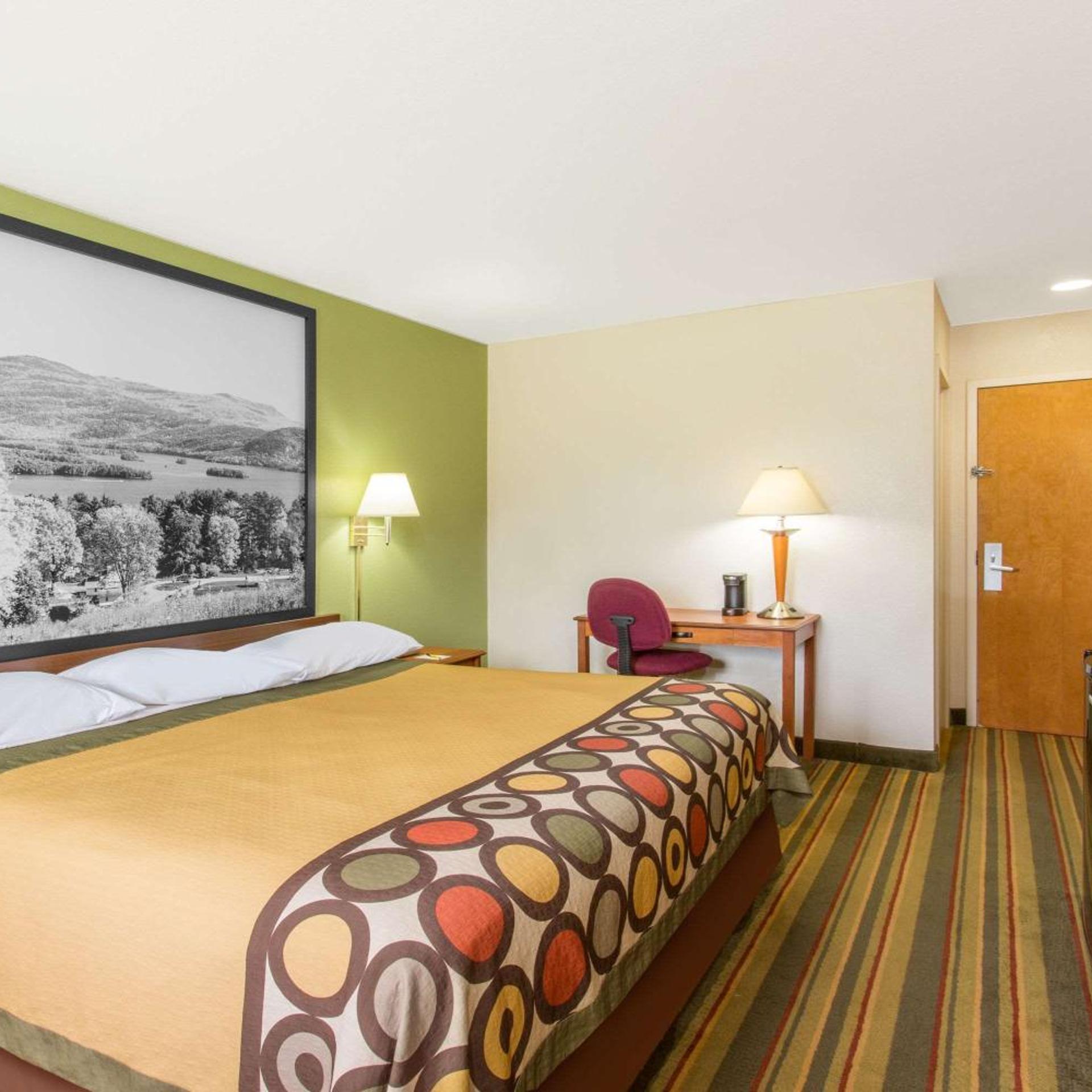 Deluxe, King Bed