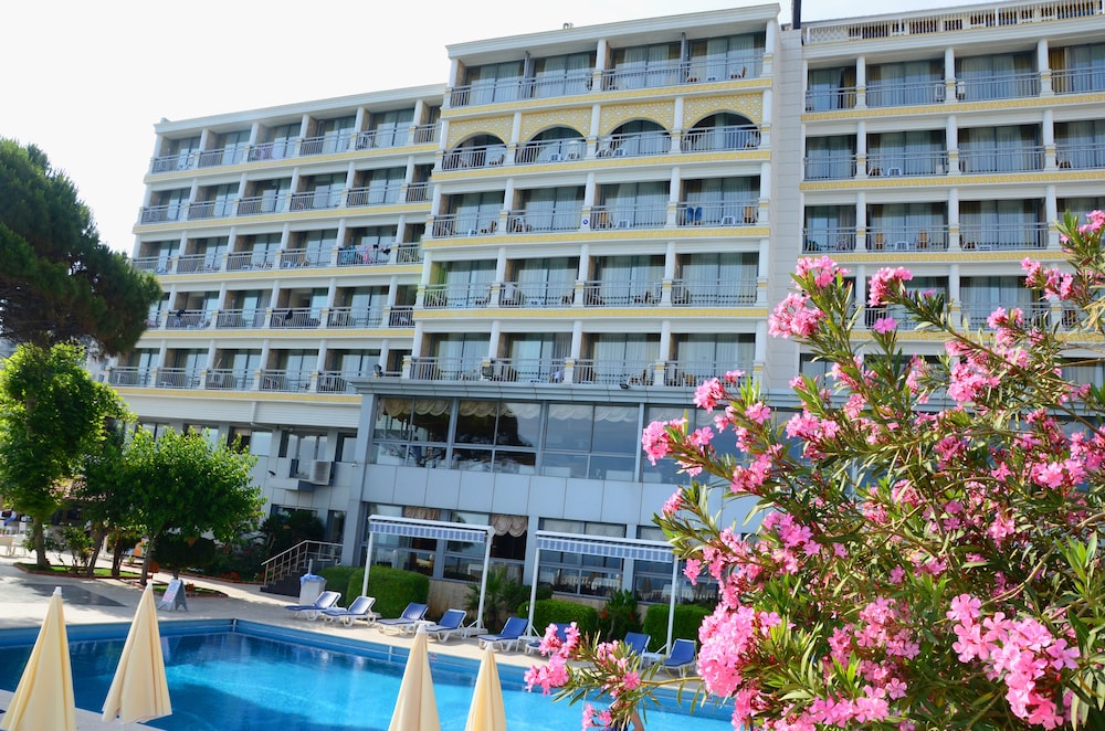 Lara Hotel 13/61