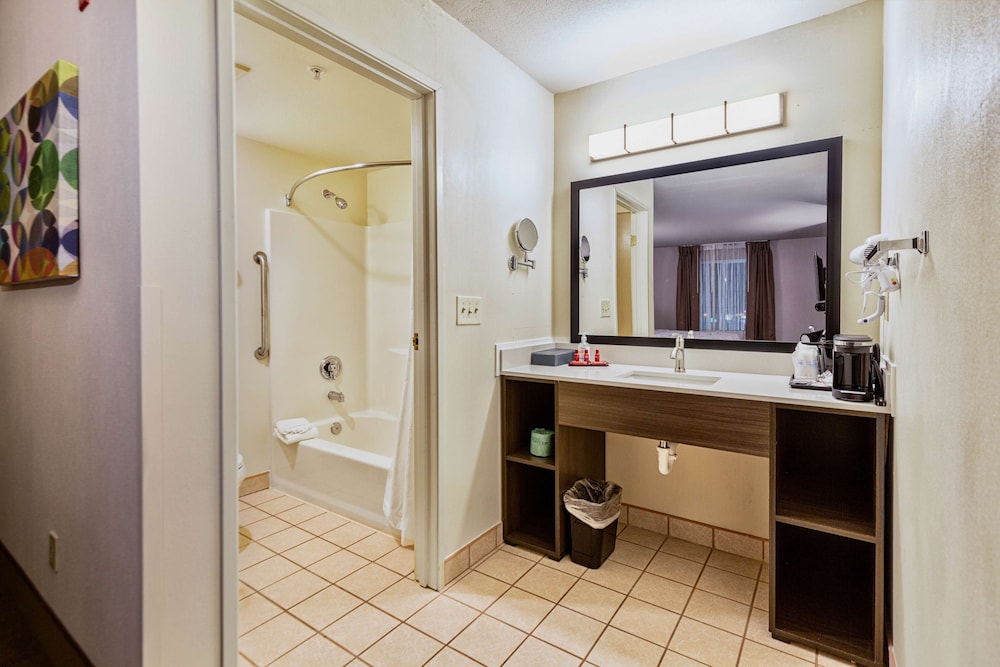 SureStay Plus Hotel by Best Western SeaTac Airport 13/30