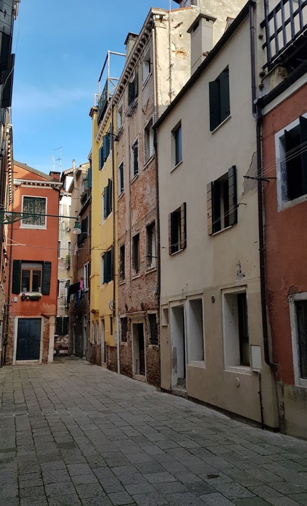Ambra (CANNAREGIO (CORTE CORTESE) 26/34