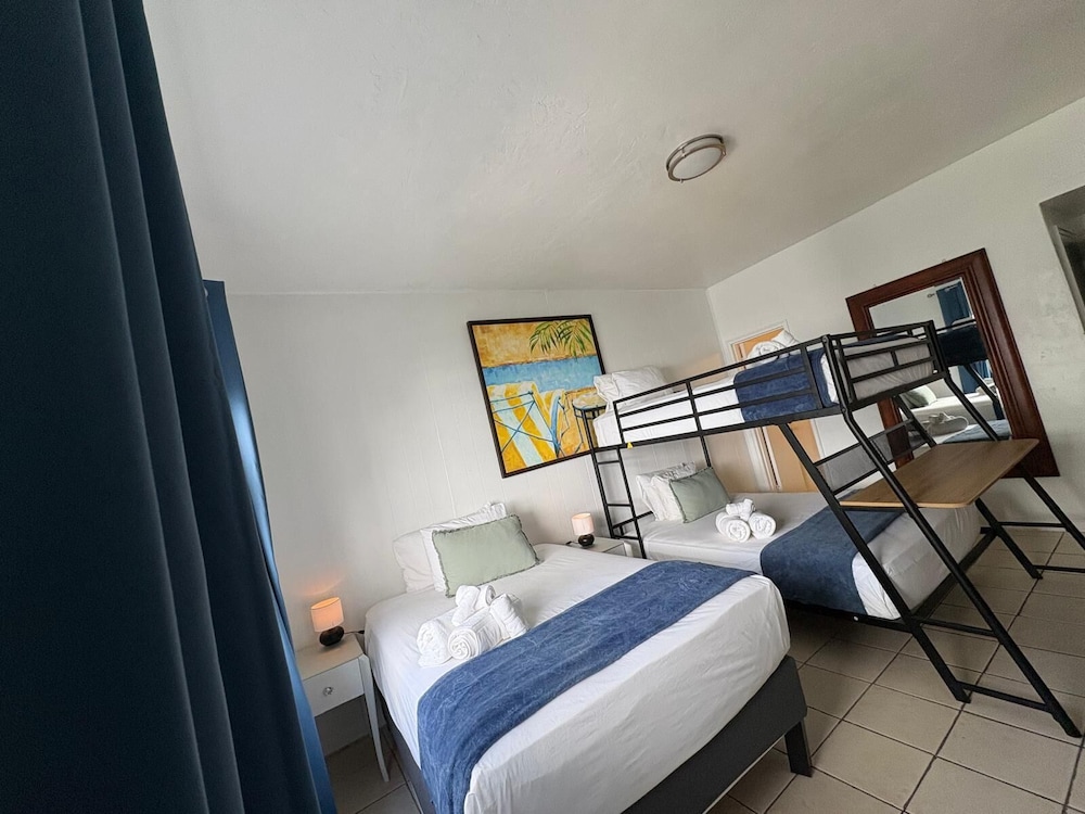Norman's Hotel And Dining 26/62