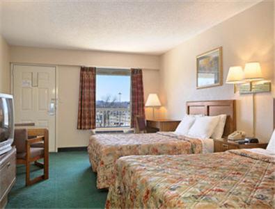 Deluxe, 2 Queen Beds, Accessible