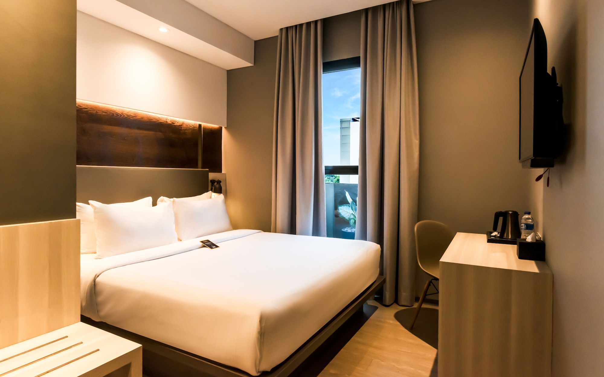 Deluxe, King Bed