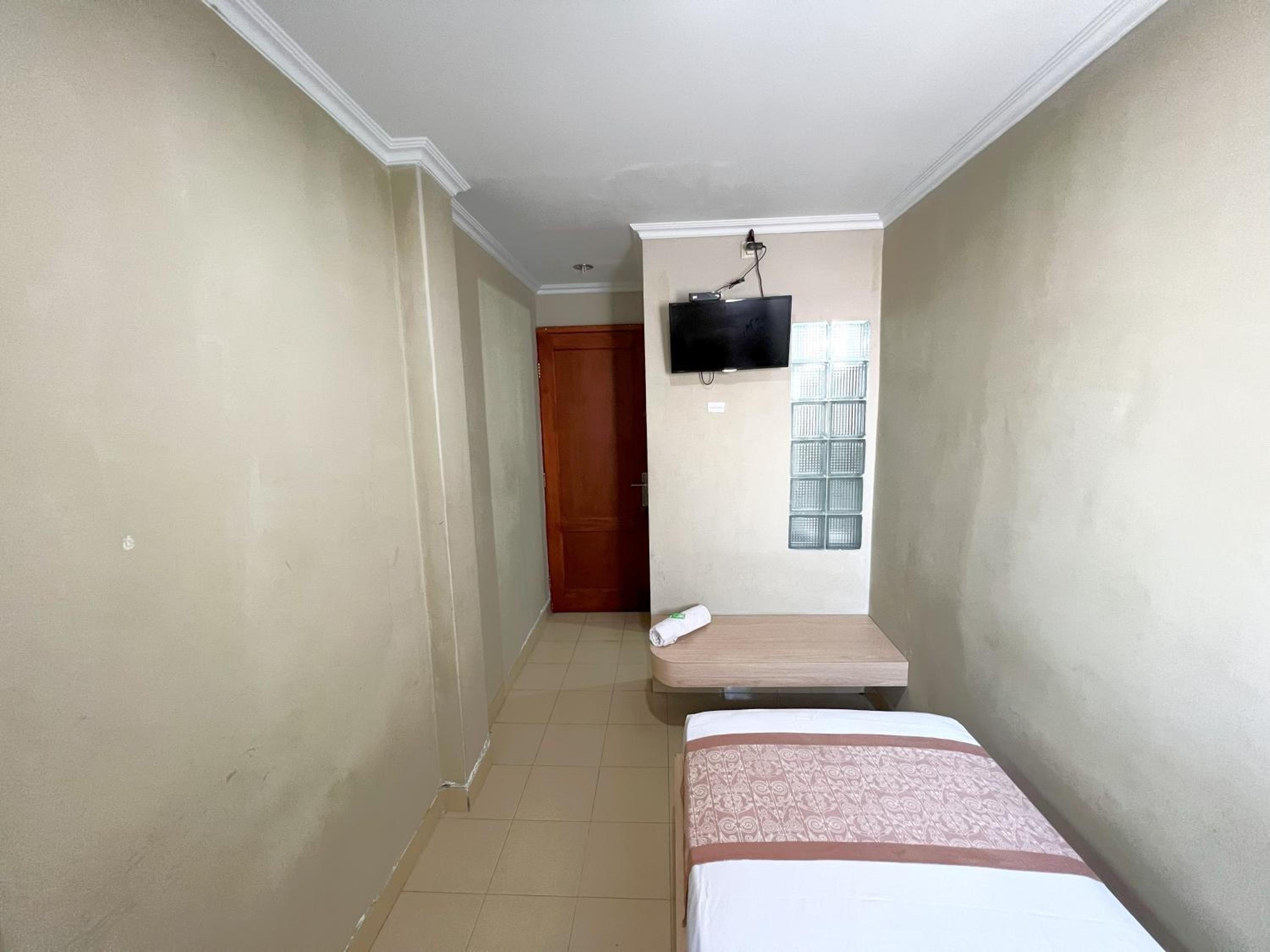 OYO 3819 Hotel Winotosastro 19/33