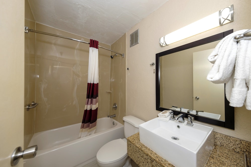 Red Roof Inn Jacksonville - Cruise Port 8/23