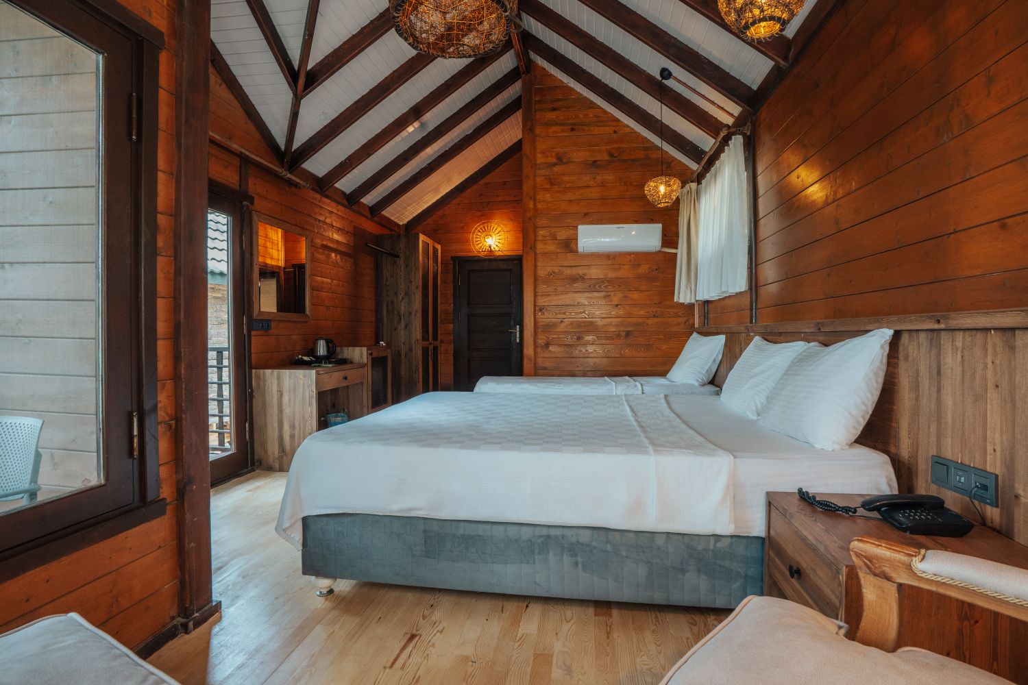 Pine, Bungalow