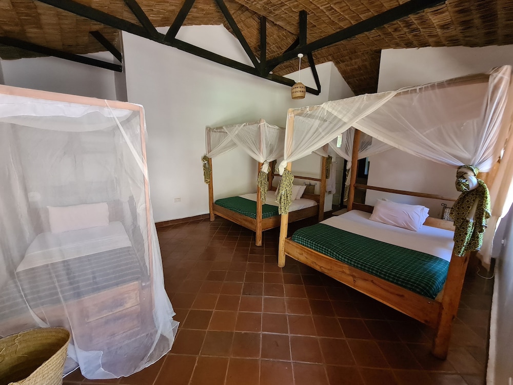 Honey Badger Lodge 26/28