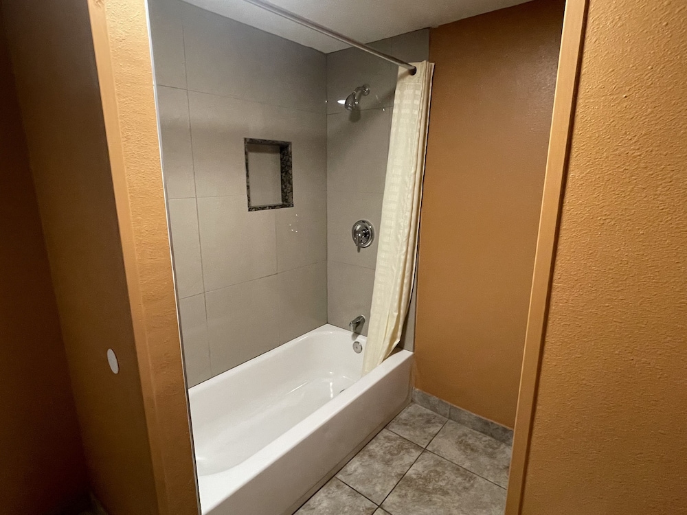 New Corral Motel 44/47
