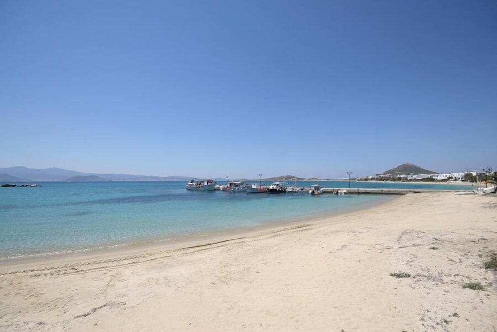 Aghia Anna Hotel 37/41