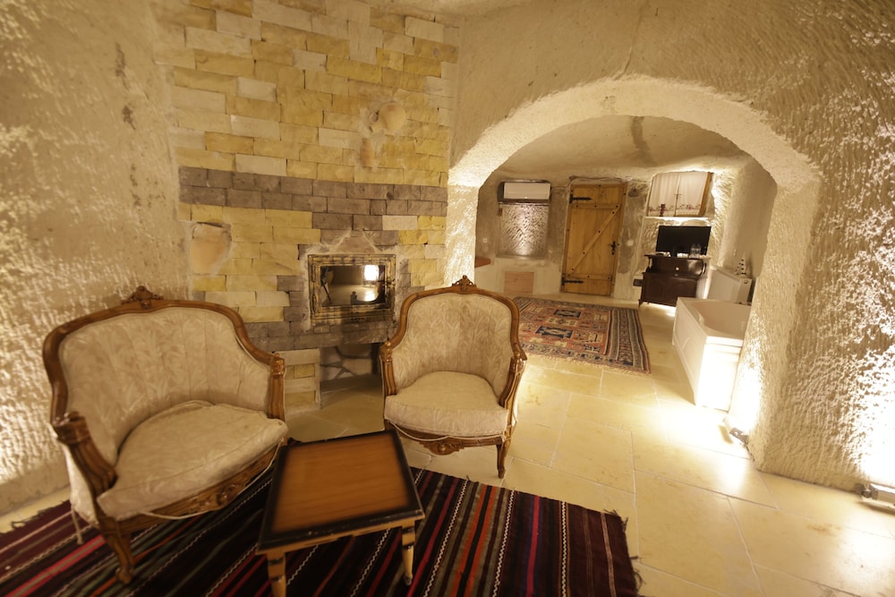 My Cave Suites 33/50