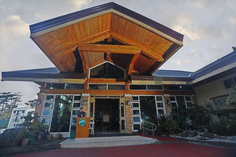 Ridgewood Hotel 4/55