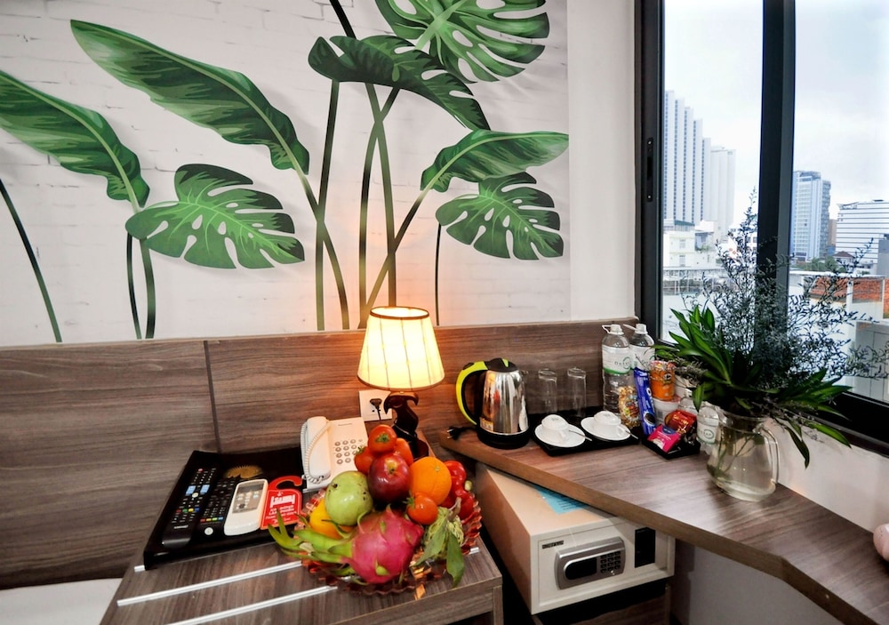 Mega Light Hotel 33/43