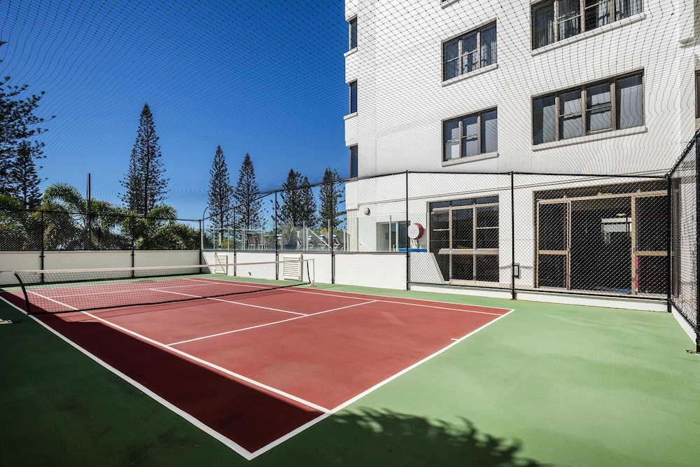 PACIFIC BEACH RESORT 34/77