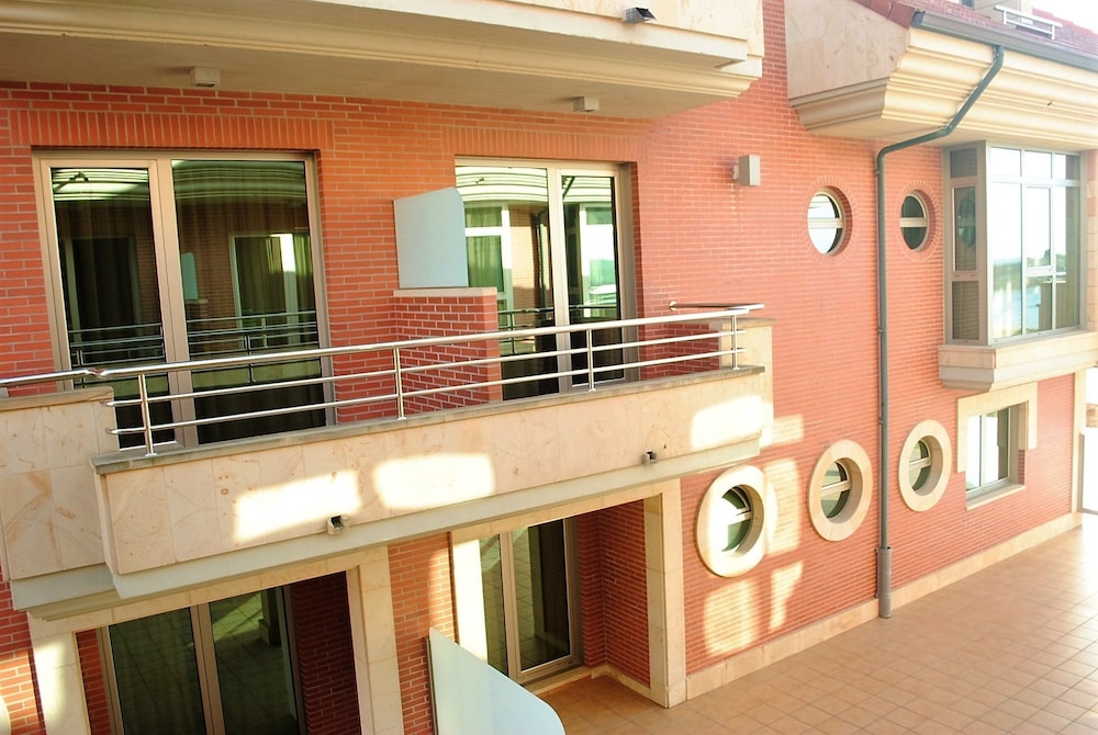 Maritimo Ris Hotel and Apartments 4/73