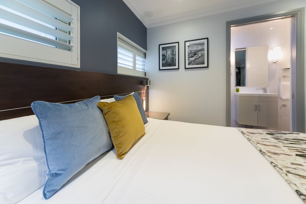 HYDE PARK INN 18/50