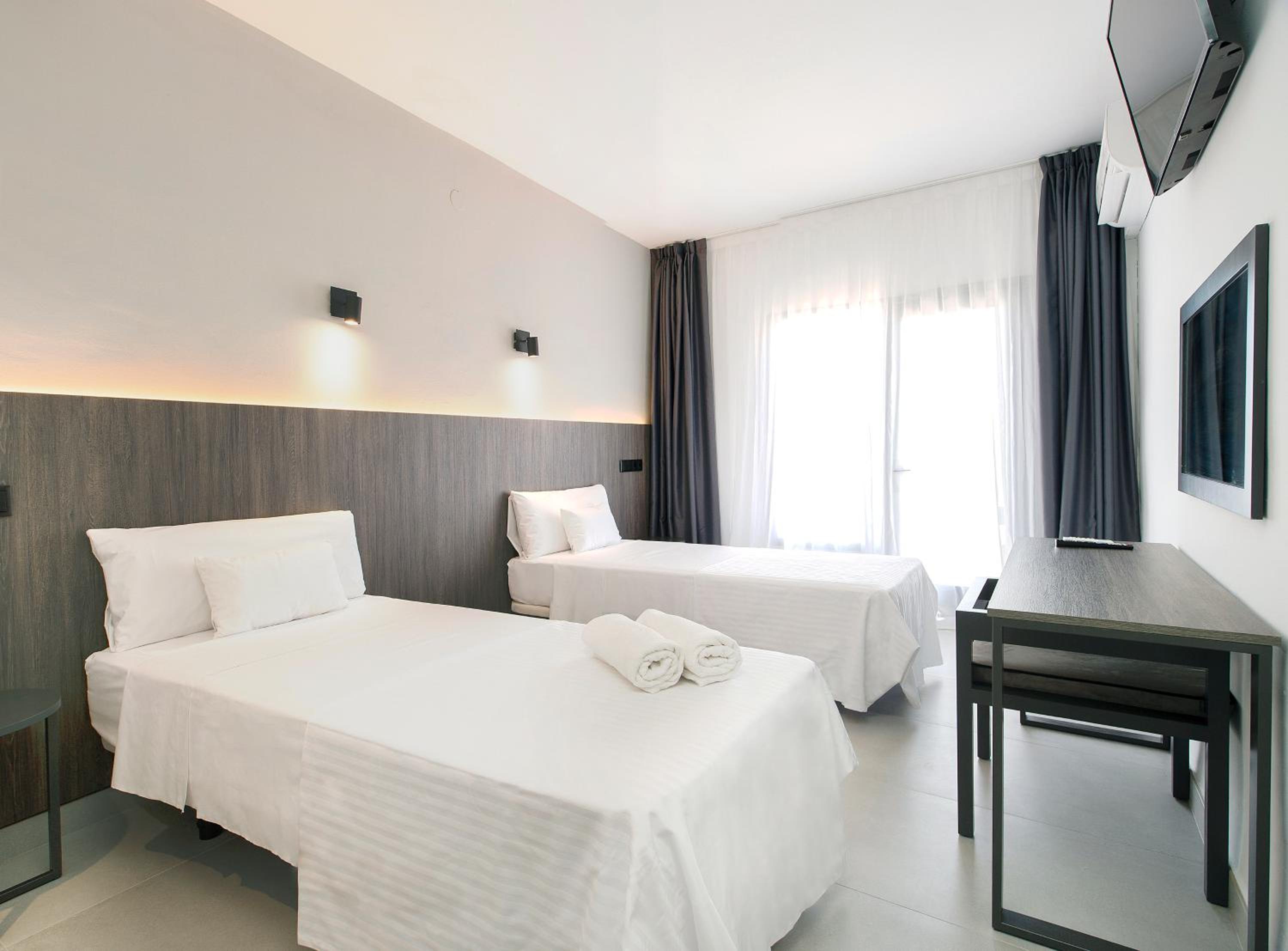 Hotel Base Ibiza 20/45