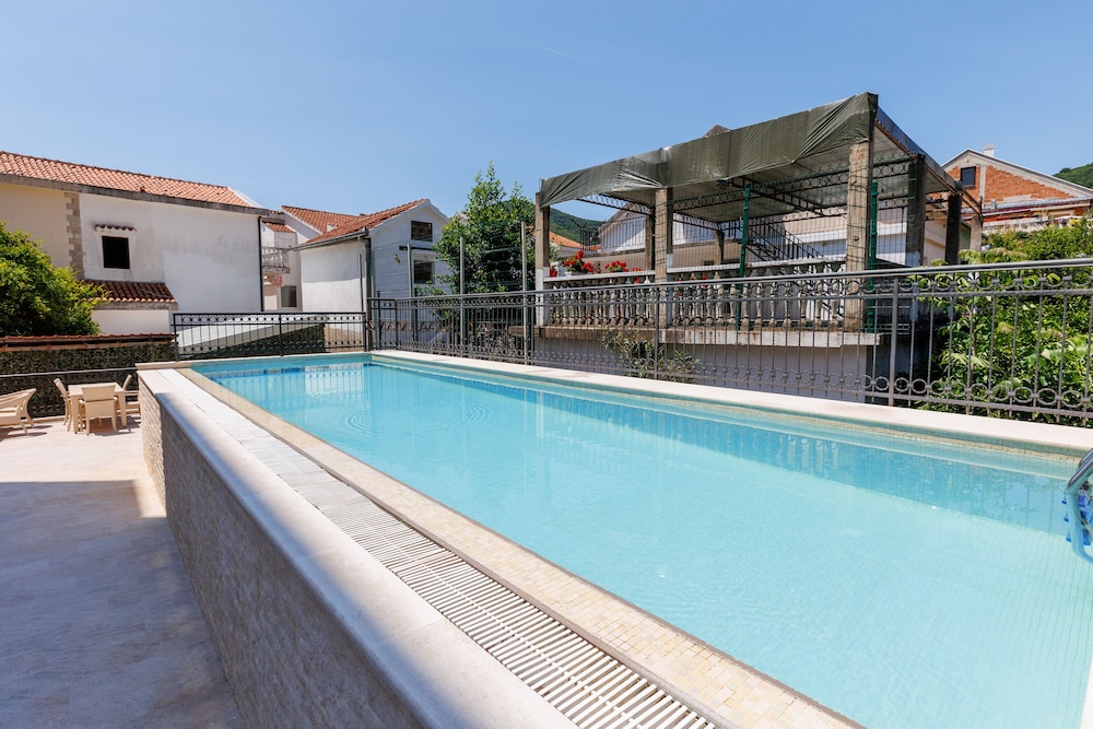 Hotel KADMO by Aycon 67/71