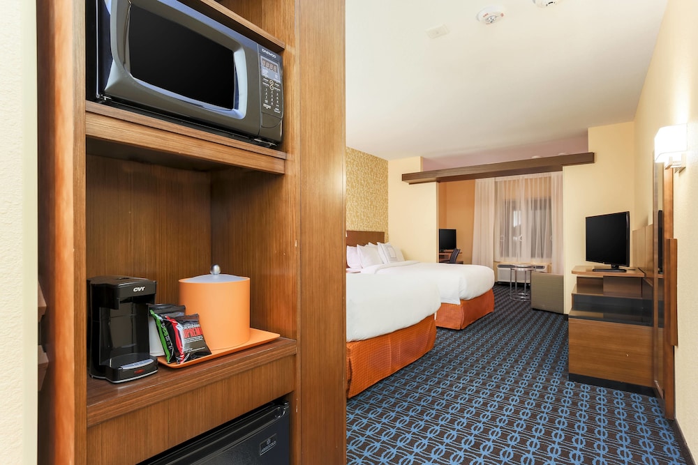 Fairfield Inn Suites Pleasanton 13/32